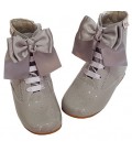 4253 Patent boots light grey with bows