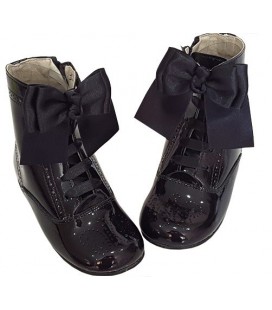 4253 Patent boots black with bow
