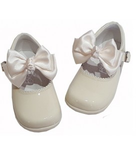 457 Girls shoes with bow beig.